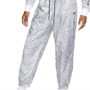 NIKE WOMENS PYTHON PRINT PANTS